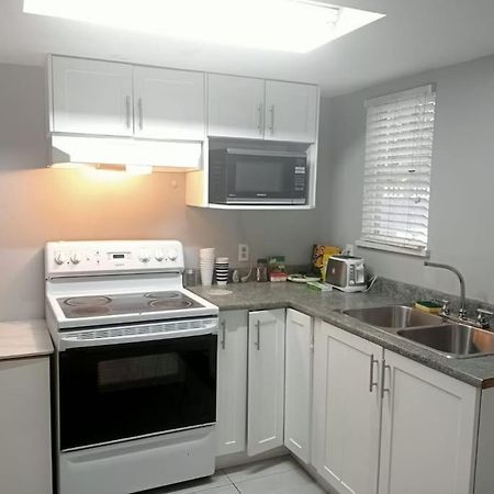 Cozy Room In Central Location On King George Blvd- Plazas, Shopping Walking Distance Kg1 Surrey Exterior foto