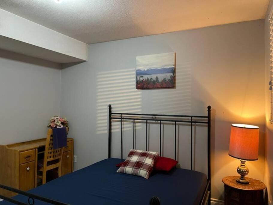 Cozy Room In Central Location On King George Blvd- Plazas, Shopping Walking Distance Kg1 Surrey Exterior foto